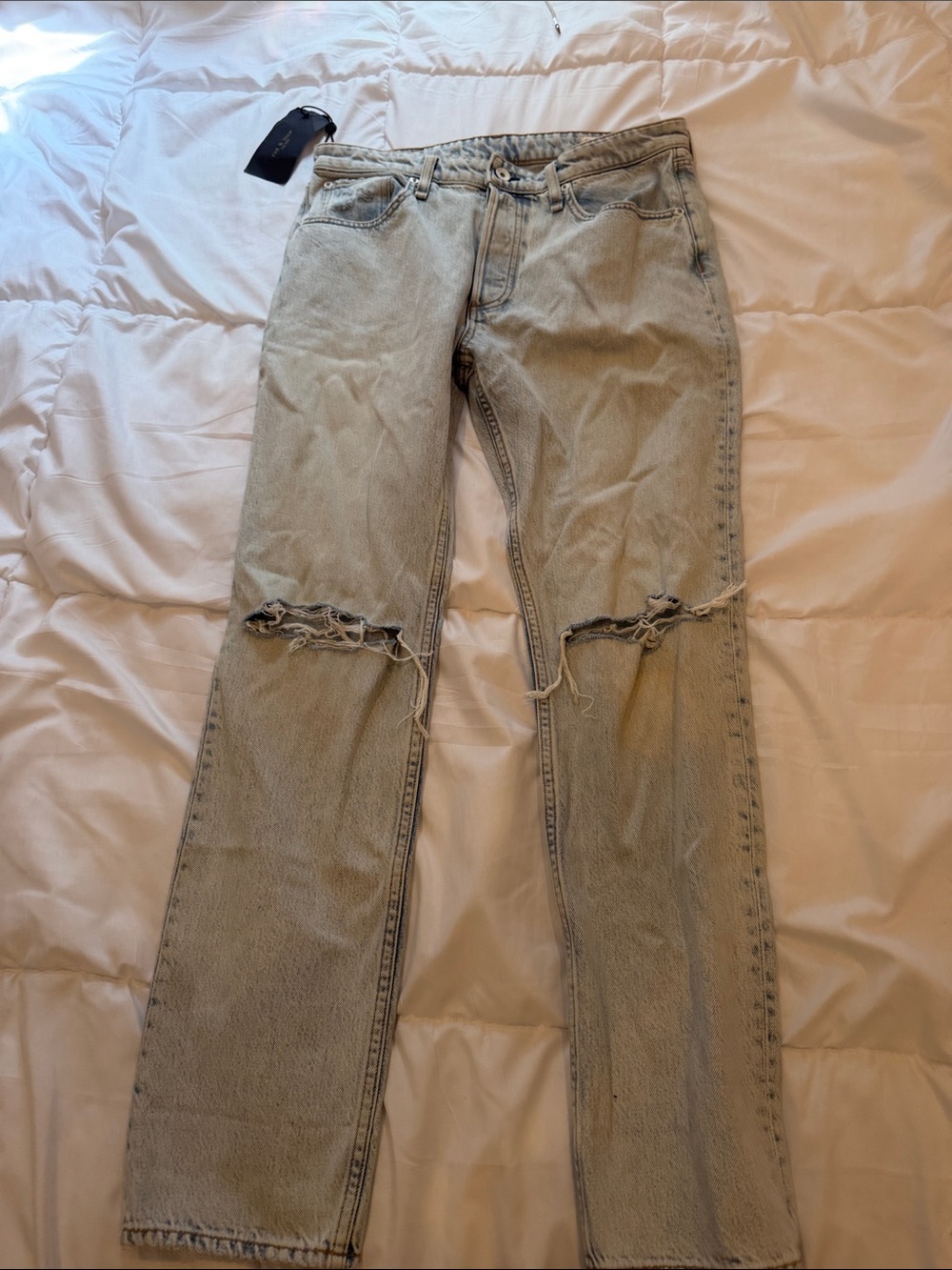 Light Gray Straight-Leg Women's Jeans with Knee Rips